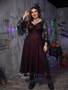 Maxikleid aus Spitze mit V-Ausschnitt und Trompetenärmeln, Halloween-Styling im Innenraum